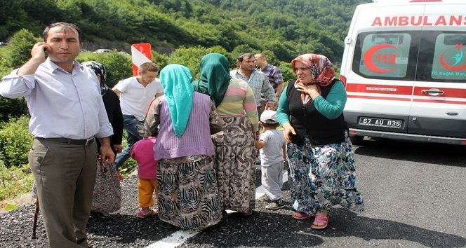 OTOMOB?L UÇURUMDAN YUVARLANDI: 3 YARALI