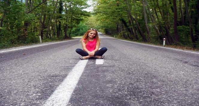 22 YA?INDAK? GENÇ HEM??RE ÖLÜ BULUNDU