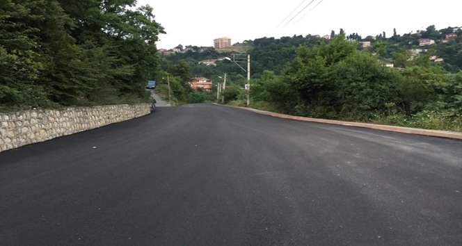 KOZLU BELED?YES? ASFALT ÇALI?MALARI DEVAM ED?YOR KOZLU BELED?YE BA?KANI ERTAN ?AH?N: ?10 B?N TON ASFALT DÖKMEY? HEDEFL?YORUZ?