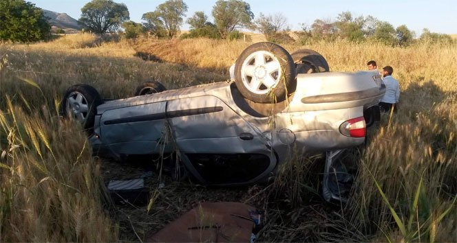 Dört takla atan otomobil tarlaya uçtu