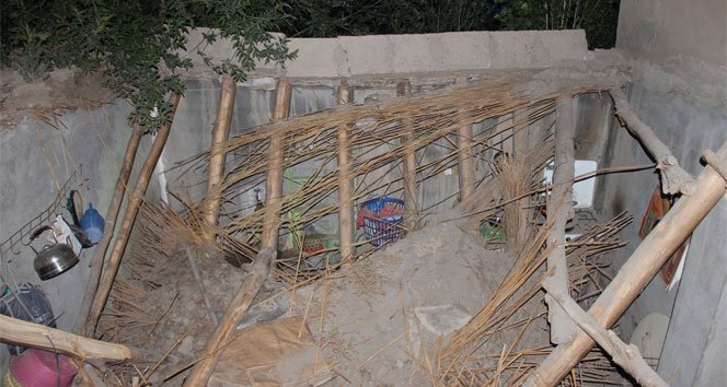 İftar sofrasında evin damı çöktü: 3 yaralı