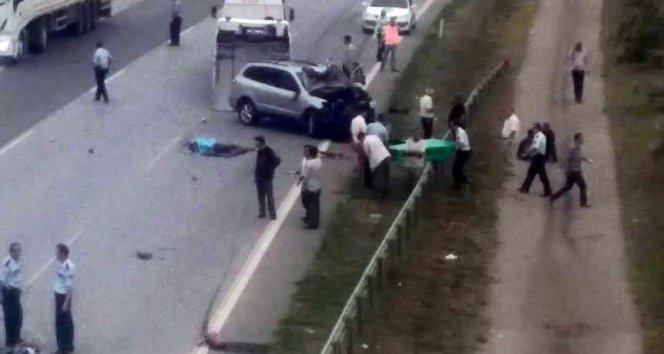 Otoyolda yarış ölümle bitti