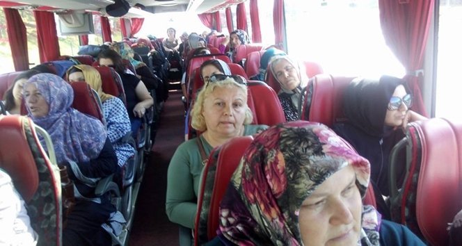 GÜLÜÇLÜ BAYANLAR CAM? VE TÜRBELER? Z?YARET ED?YOR