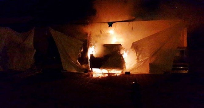 Yiyecek Standı Alev Alev Yandı