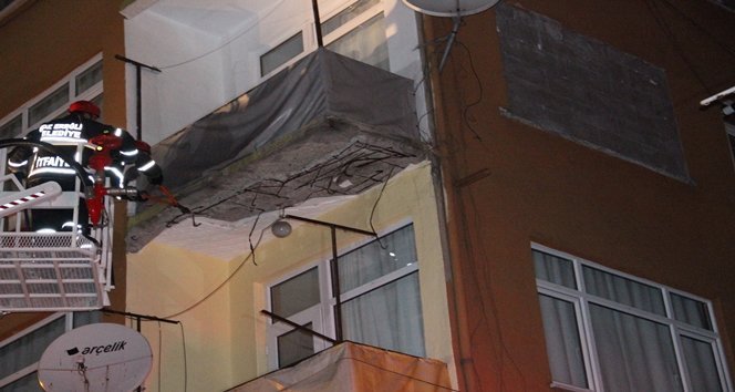 ESK? B?NANIN BALKONU ÇÖKTÜ BALKONUN ÇÖKME ANI GÜVENL?K KAMERASINDA