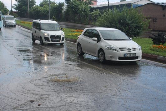 Zonguldak’ta şiddetli yağış hayatı olumsuz etkiledi