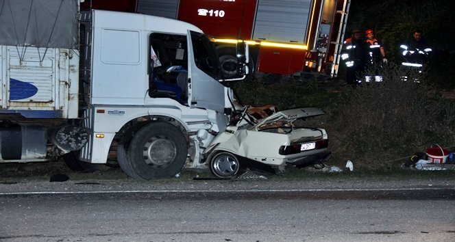 KASTAMONU?DA TRAF?K KAZASI: 5 ÖLÜ (2)