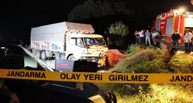 KASTAMONU?DA TRAF?K KAZASI: 5 ÖLÜ (2)