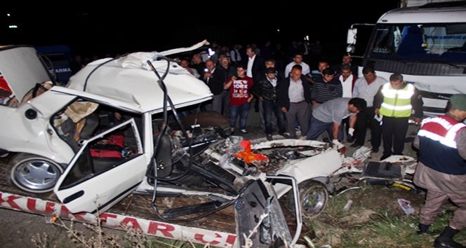 KASTAMONU?DA TRAF?K KAZASI: 5 ÖLÜ (2)