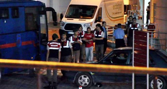 TEDAVİ İÇİN HASTANEYE KALDIRILAN MAHKUM FİRAR ETMEYE KALKIŞTI