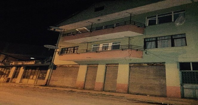 YA?LI Ç?FT?N EV?NDE TÜP GAZI PATLADI MUTFAKTA PATLAYAN TÜP GAZI NEDEN?YLE YA?LI KADININ YÜZÜ YANDI