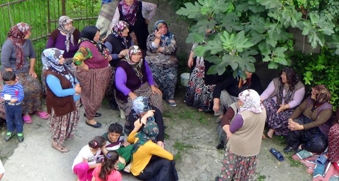 GEL?N VE KAYINPEDER?N? YANMAKTAN KÖYÜN ?MAMI KURTARDI