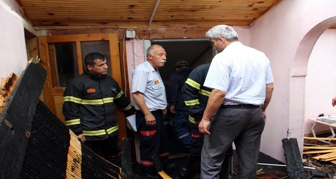 GEL?N VE KAYINPEDER?N? YANMAKTAN KÖYÜN ?MAMI KURTARDI