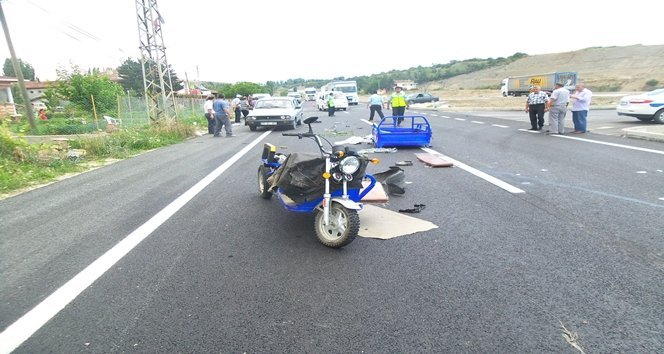 Motosiklet ile otomobil çarpıştı: 1 yaralı