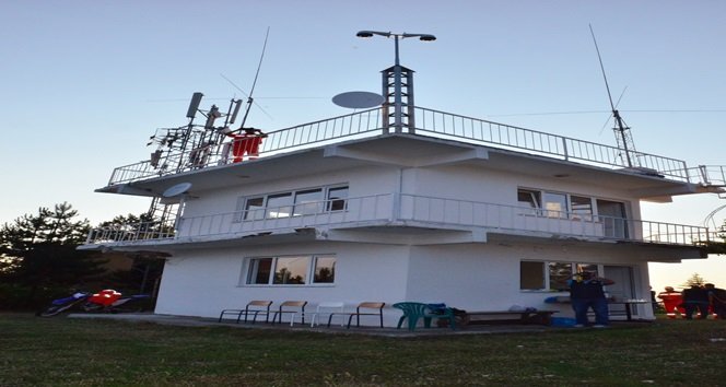 961 METRE YÜKSEKLİKTE BULUNAN KULEDE EKİPLER, GECE GÜNDÜZ GÖREV YAPIYOR. (ONUR ALTINDAĞ - SERTAÇ ÖZDEMİR/ZONGULDAK-İHA)
