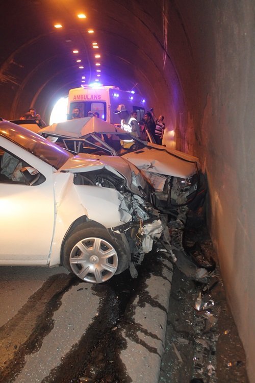 KAZA EHLİYETSİZ SÜRÜCÜ HASAN C. E.'NİN OTOMOBİLİNİN KONTROLÜ KAYBETMESİ SONUCU MEYDANA GELDİ. (MURAT KÜÇÜK/ZONGULDAK-İHA)