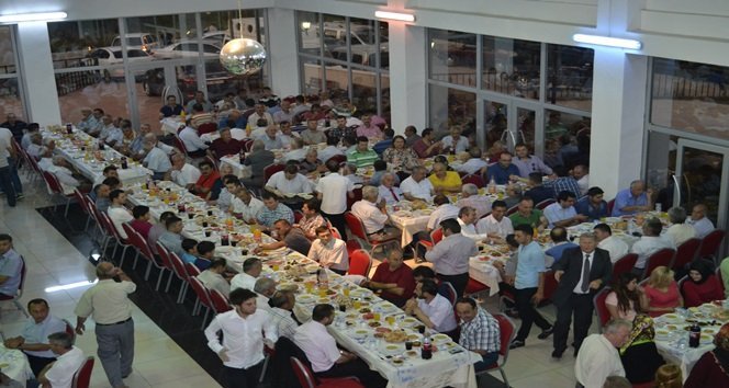 ALAPLI ZİRAAT ODASI BAŞKANI ŞEREF TÜRKOĞLU DÜZENLEDİĞİ İFTAR İLE ÇİFTÇİLER VE PROTOKOLÜ BİR ARAYA GETİRDİ. (İHA/ZONGULDAK-İHA)