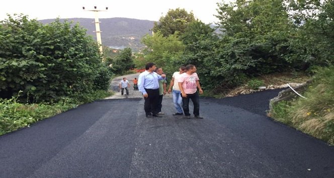 KOZLU BELEDİYESİ TARAFINDAN ALT YAPISI TAMAMLANAN MAHALLELERDE KAPLAMA ÇALIŞMALARI DEVAM EDİYOR. (SERTAÇ ÖZDEMİR/ZONGULDAK-İHA)