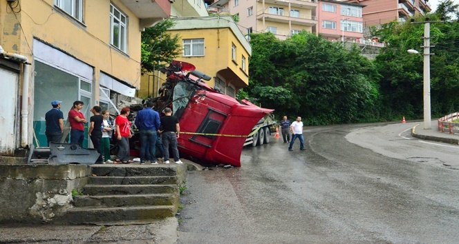 OLAYI GÖREN MAHALLE SAKİNLERİ ŞAŞKINLIKLARINI GİZLEYEMEDİLER. (ONUR ALTINDAĞ - SERTAÇ ÖZDEMİR/ZONGULDAK-İHA)