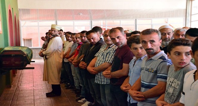 55 GÜNDÜR YAŞAM MÜCADELESİ VEREN İŞÇİ SON YOLCULUĞUNA UĞURLANDI. (UFUK DURAK/ZONGULDAK-İHA)