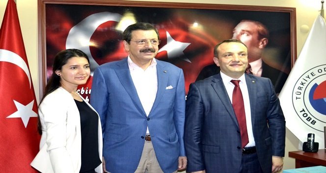 ( TOBB) BAŞKANI RIFAT HİSARCIKLIOĞLU ,AK PARTİ  ALAPLI BELEDİYE MECLİS ÜYESİ MELEK BOZKURT İLE TSO BAŞKANI RECEP OCAK ALINAN GÖRÜNTÜ (ERTUĞRUL YÜKSEL/ZONGULDAK-İHA)
