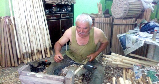 EL İLE SAP YAPARKEN İŞÇİ (İHA/ZONGULDAK-İHA)