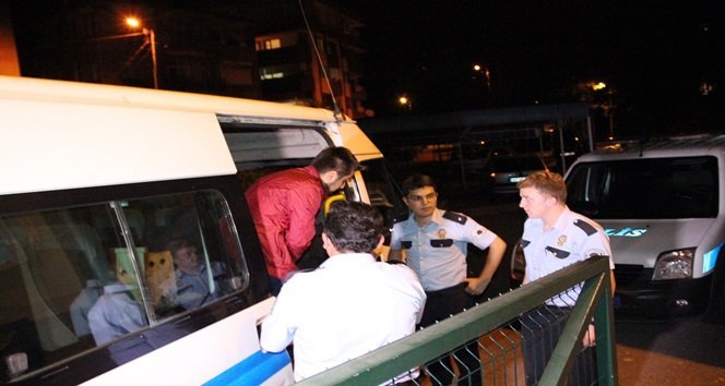 DERNEK BİNASINA YAPILAN BASKIN SIRASINDA 2'Sİ TANIK 3'Ü ŞÜPHELİ OLMAK ÜZERE TOPLAM 5 KİŞİ EMNİYETE GÖTÜRÜLDÜ. (VEDAT KILIÇ/ZONGULDAK-İHA)