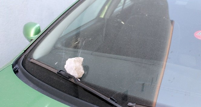 PATLAMA SONRASI BİR ÇOK OTOMOBİLDE MADDİ HASAR OLUŞTU. (MURAT KÜÇÜK - SERTAÇ ÖZDEMİR/ZONGULDAK-İHA)