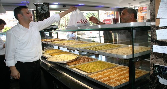 DEVREK PAZARINDA RAMAZAN BAYRAMI BEREKETİ (FİKRİ ERDEM/ZONGULDAK-İHA)