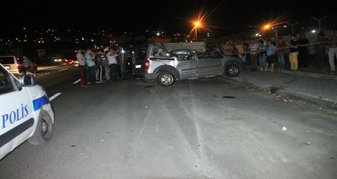 50 METRE SÜRÜKLENDİKTEN SONRA TIR'A ÇARPAN KAMYONETTEKİ BİR KİŞİ YAŞAMINI YİTİRDİ. (VEDAT KILIÇ/ZONGULDAK-İHA)