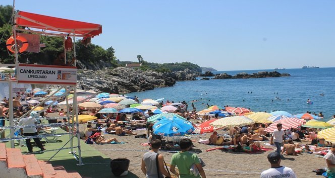 ŞEHİR DIŞINDAN VE YURTDIŞINDAN GELEN ZONGULDAKLILAR DA KAPUZ PLAJI'NI TERCİH ETTİ. (MURAT KÜÇÜK - UFUK DURAK/ZONGULDAK-İHA)