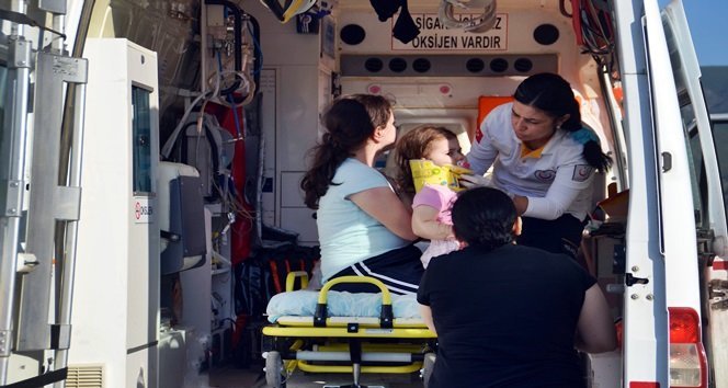 KASTAMONU'NUN TOSYA İLÇESİ ÇORUM KAVŞAĞINDA MEYDANA GELEN TRAFİK KAZASINDA 3 KİŞİ YARALANDI.  OLAY YERİNE GELEN 112 EKİPLERİ YARALILARA MÜDAHALE ETTİ. (SEDAT AĞACIKOĞLU/KASTAMONU-İHA)