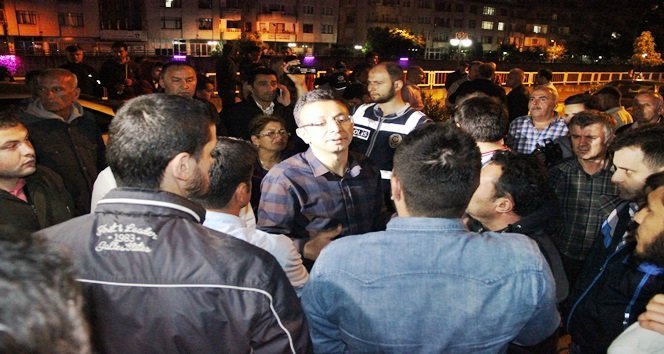 KAYMAKAM YAKUP GÜNEY VATANDAŞLARI İKNA ETMEYE ÇALIŞTI (REFİK FİDAN - SERTAÇ ÖZDEMİR/ZONGULDAK-İHA)