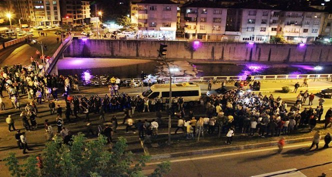 VATANDAŞLAR YOLU TRAFİĞE KAPATTI (REFİK FİDAN - SERTAÇ ÖZDEMİR/ZONGULDAK-İHA)