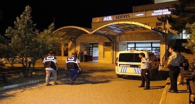 POLİS HASTANE BAHÇESİNDE BOŞ KOVAN ARADI (REFİK FİDAN - SERTAÇ ÖZDEMİR/ZONGULDAK-İHA)