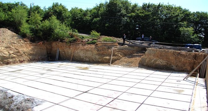 GÜLÜÇ BELEDİYE BAŞKANI GÖKHAN DEMİRTAŞ BELDEYE YAPILAN ÜÇ SU DEPOSU VE HATLARIN YENİLENMESİ İLE HALKIN DAHA BERRAK VE TEMİZ SU İÇECEĞİNİ SÖYLEDİ. (VEDAT KILIÇ/ZONGULDAK-İHA)