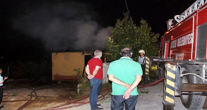 YANGININ SÖNDÜRÜLMESİNİN ARDINDAN BİR SÜRE SOĞUTMA ÇALIŞMALARI YAPILDI. (MURAT KÜÇÜK - UFUK DURAK/ZONGULDAK-İHA)