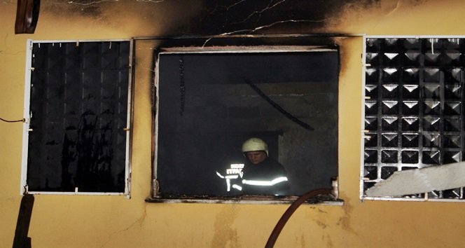 KOZLU BELEDİYESİ İTFAİYE EKİPLERİ YANGINA MÜDAHALE ETTİ. (MURAT KÜÇÜK - UFUK DURAK/ZONGULDAK-İHA)