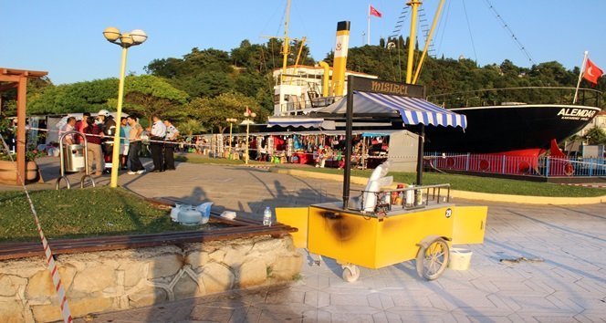 ZONGULDAK'IN EREĞLİ İLÇESİNDE BİR GÜN ARAYLA İKİ MISIR TEZGAHI YANARAK KULLANILAMAZ HALE GELDİ. (VEDAT KILIÇ/ZONGULDAK-İHA)