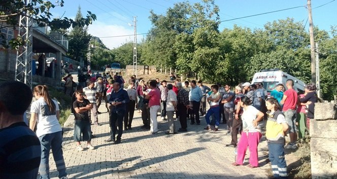 BARTIN’IN ÇANAKÇILAR KÖYÜNDE AHŞAP BİR EVDE MEYDANA GELEN YANGINDA, 2 YAŞINDAKİ BİR KIZ ÇOCUĞU YANARAK FECİ ŞEKİLDE CAN VERDİ. (SERKAN ARAT - YALÇIN ÇELEN/BARTIN-İHA)