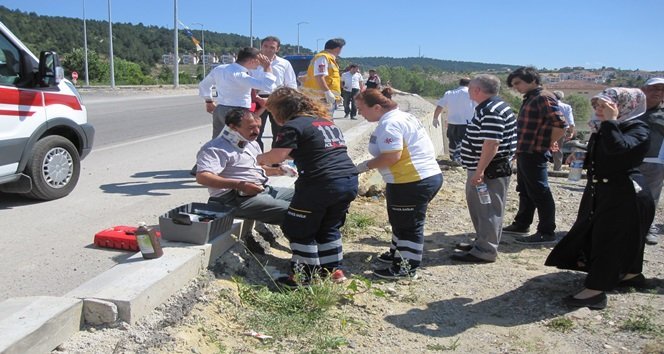 KASTAMONU’DA BİR KİŞİ, ÇALAN CEP TELEFONUNA BAKMAK İSTERKEN YOLDAN ÇIKARAK UÇURUMA YUVARLANDI. (VEDAT YUNUS İKİZOĞLU/KASTAMONU-İHA)