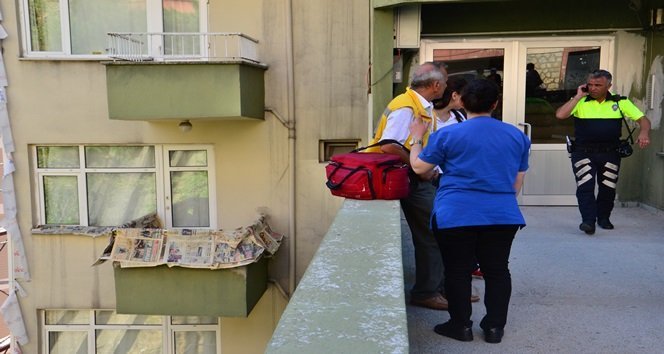 DİYARBAKIR'DA UĞRADIKLARI HAİN SALDIRIDA ŞEHİT OLAN POLİS MEMURU TANSU AYDIN'IN ZONGULDAK'TA BULUNAN BABA OCAĞINA ATEŞ DÜŞTÜ. AİLENİN EVDE OLMAMASI SEBEBİYLE İLK HABER KOMŞULARINA VERİLDİ. OLAYI DUYAN KOMŞULARI BÜYÜK ŞAŞKINLIK YAŞADI. (MURAT KÜÇÜK - ONUR ALTINDAĞ/ZONGULDAK-İHA)