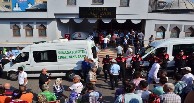 DİYARBAKIR’DA PUSUYA DÜŞÜRÜLEREK HAYATINI KAYBEDEN KAYBEDEN POLİS MEMURU TANSU AYDIN, ZONGULDAK’TA GÖZYAŞLARI İÇİNDE SON YOLCULUĞUNA UĞURLANDI. (ONUR ALTINDAĞ - SERTAÇ ÖZDEMİR - UFUK DURAK/ZONGULDAK-İHA)