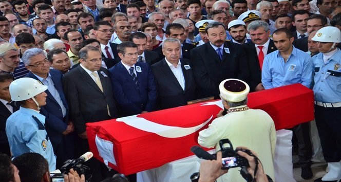 DİYARBAKIR’DA PUSUYA DÜŞÜRÜLEREK HAYATINI KAYBEDEN KAYBEDEN POLİS MEMURU TANSU AYDIN, ZONGULDAK’TA GÖZYAŞLARI İÇİNDE SON YOLCULUĞUNA UĞURLANDI. (ONUR ALTINDAĞ - SERTAÇ ÖZDEMİR - UFUK DURAK/ZONGULDAK-İHA)