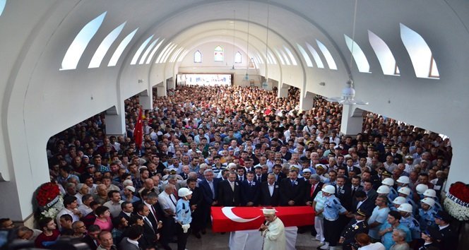 DİYARBAKIR’DA PUSUYA DÜŞÜRÜLEREK HAYATINI KAYBEDEN KAYBEDEN POLİS MEMURU TANSU AYDIN, ZONGULDAK’TA GÖZYAŞLARI İÇİNDE SON YOLCULUĞUNA UĞURLANDI. (ONUR ALTINDAĞ - SERTAÇ ÖZDEMİR - UFUK DURAK/ZONGULDAK-İHA)