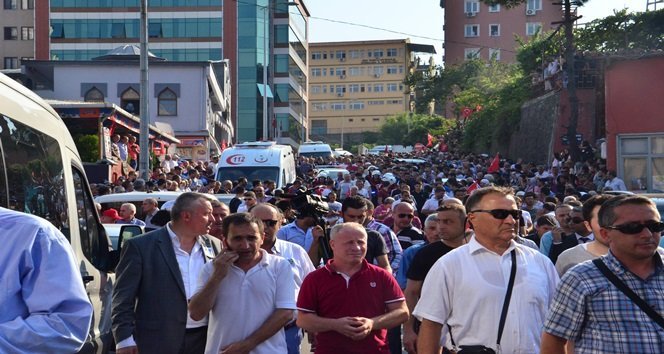 DİYARBAKIR’DA PUSUYA DÜŞÜRÜLEREK HAYATINI KAYBEDEN KAYBEDEN POLİS MEMURU TANSU AYDIN, ZONGULDAK’TA GÖZYAŞLARI İÇİNDE SON YOLCULUĞUNA UĞURLANDI. (ONUR ALTINDAĞ - SERTAÇ ÖZDEMİR - UFUK DURAK/ZONGULDAK-İHA)