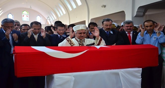 DİYARBAKIR’DA PUSUYA DÜŞÜRÜLEREK HAYATINI KAYBEDEN KAYBEDEN POLİS MEMURU TANSU AYDIN, ZONGULDAK’TA GÖZYAŞLARI İÇİNDE SON YOLCULUĞUNA UĞURLANDI. (ONUR ALTINDAĞ - SERTAÇ ÖZDEMİR - UFUK DURAK/ZONGULDAK-İHA)