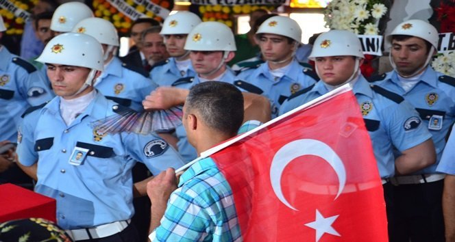 DİYARBAKIR’DA PUSUYA DÜŞÜRÜLEREK HAYATINI KAYBEDEN KAYBEDEN POLİS MEMURU TANSU AYDIN, ZONGULDAK’TA GÖZYAŞLARI İÇİNDE SON YOLCULUĞUNA UĞURLANDI. (ONUR ALTINDAĞ - SERTAÇ ÖZDEMİR - UFUK DURAK/ZONGULDAK-İHA)