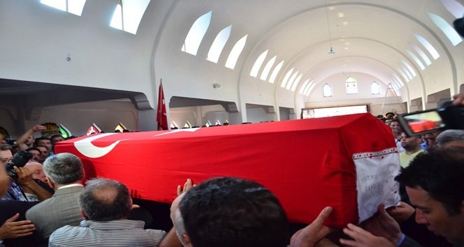 DİYARBAKIR’DA PUSUYA DÜŞÜRÜLEREK HAYATINI KAYBEDEN KAYBEDEN POLİS MEMURU TANSU AYDIN, ZONGULDAK’TA GÖZYAŞLARI İÇİNDE SON YOLCULUĞUNA UĞURLANDI. (ONUR ALTINDAĞ - SERTAÇ ÖZDEMİR - UFUK DURAK/ZONGULDAK-İHA)