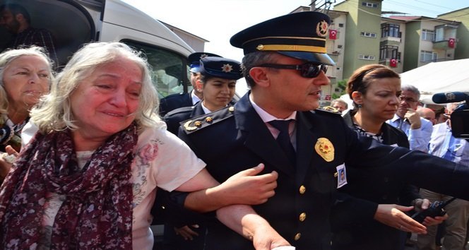 DİYARBAKIR’DA PUSUYA DÜŞÜRÜLEREK HAYATINI KAYBEDEN KAYBEDEN POLİS MEMURU TANSU AYDIN, ZONGULDAK’TA GÖZYAŞLARI İÇİNDE SON YOLCULUĞUNA UĞURLANDI. (ONUR ALTINDAĞ - SERTAÇ ÖZDEMİR - UFUK DURAK/ZONGULDAK-İHA)